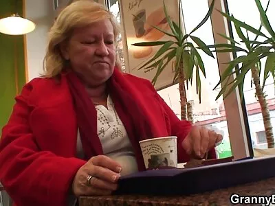 Söpö jooga hottie pornoa ilmaista pornoa kerma matollaan