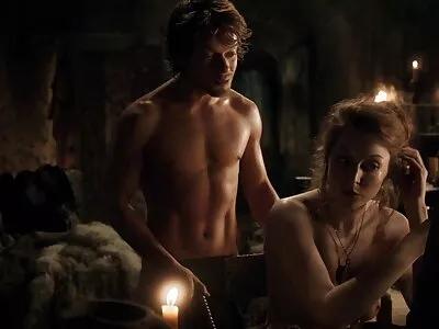 Nainen sinisessä mekossa sai ilmaiset porno filmit perseestä