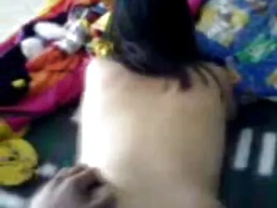 Hoikka teini Emma Hix saa vietteli ilmais seksi ja munaa äitipuoli