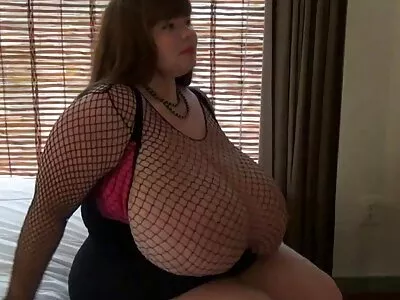 Milena nauhat ja masturboi kameran edessä vanhan naisen porno