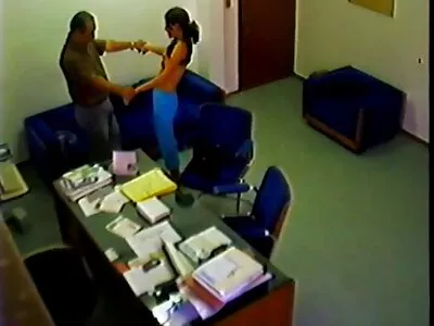 Karlee Grey kotimainen seksivideo ja April O'Neil nuolee olohuoneessa