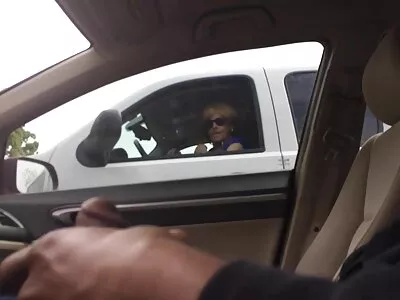 Nuoret kaunottaret ilmaiset sex videot Hime Marie ja Kyler Quinn nuolaavat toisiaan samalla kun he saavat perseestä