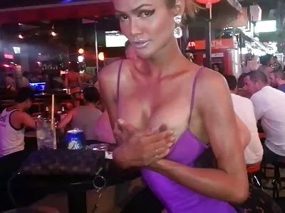 Lexi Lore saa kunnolla perseestä nukkuvan ilmaisia seksi ja porno ystävänsä edessä