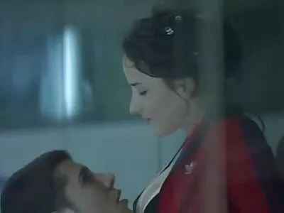 Kotiäiti Krissy Lynn ilmaisia eroottisia videoita antaa suihin ja harrastaa seksiä teinin kanssa